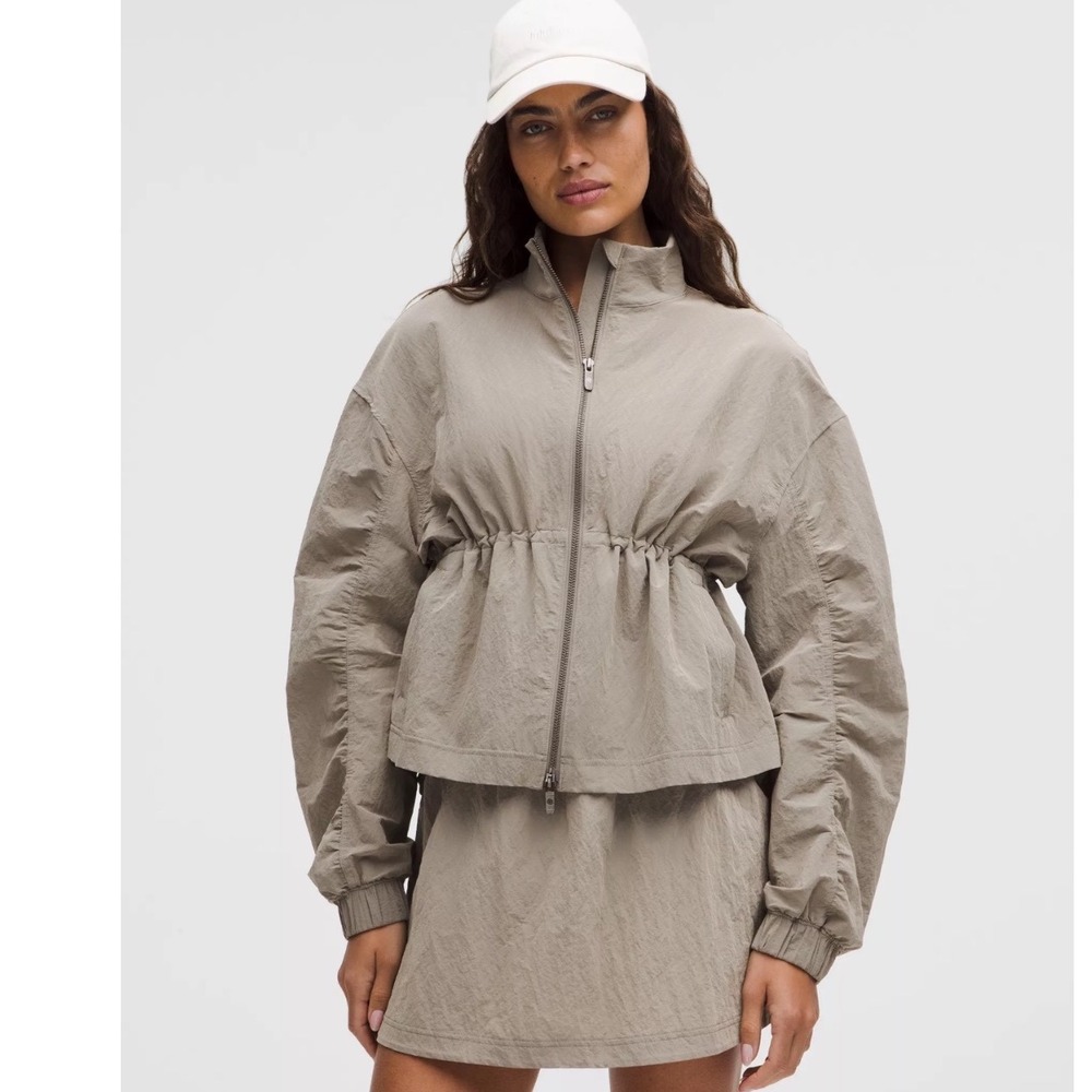NWT Lululemon Lightweight Relaxed Fit Jacket High Neck Elastic Waist WarmAshGray
